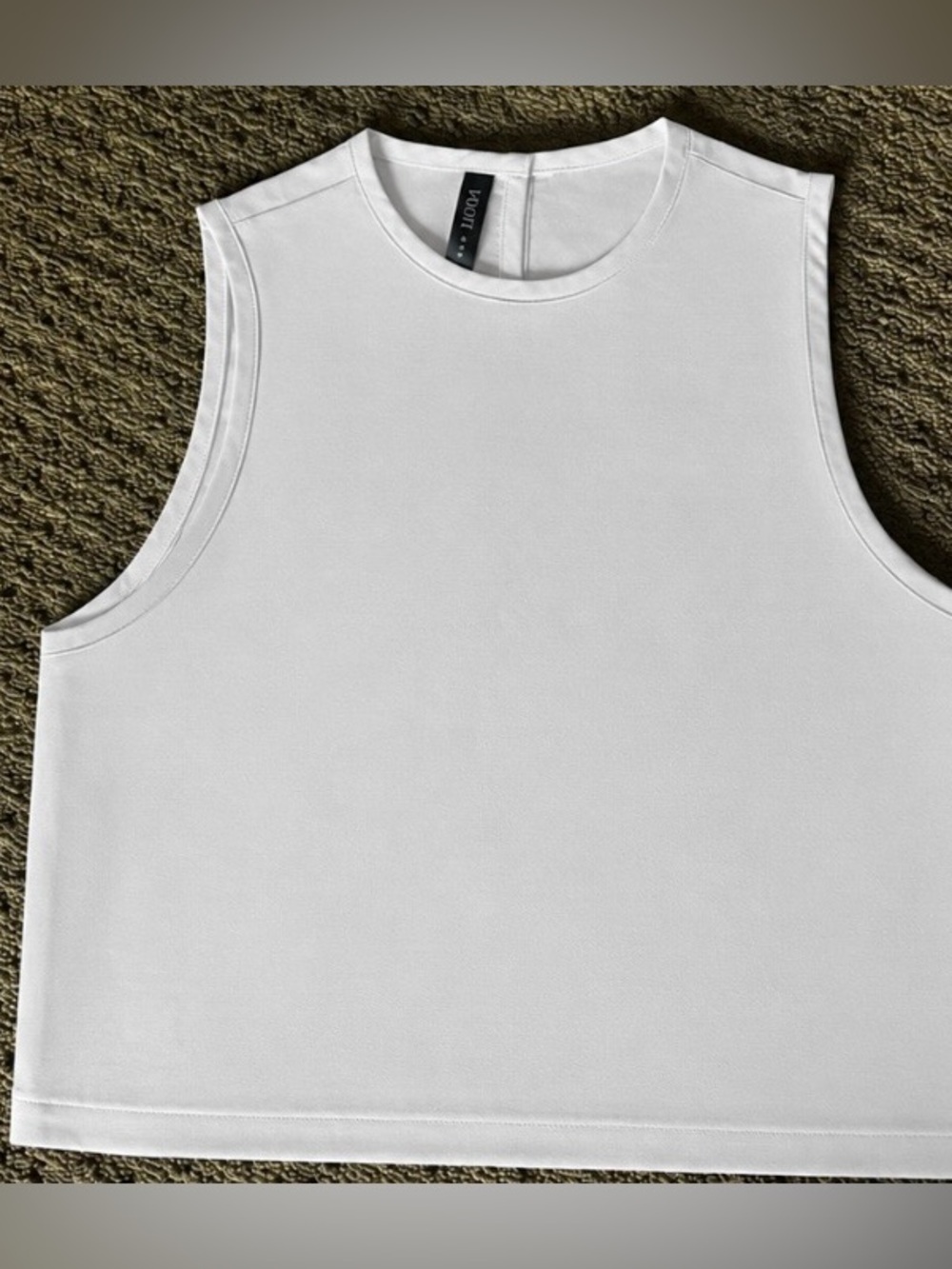 VUORI Trestles Twill Crop Tank Top size M Sand Work Travel Athleisure